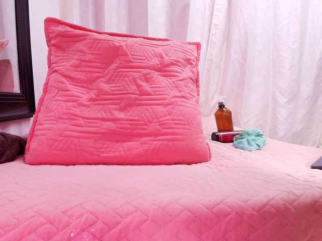 Live sex webcam photo for sexy-danna #290289707