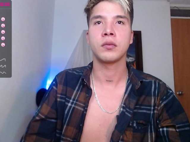 Live sex webcam photo for sexy-luis #275694697