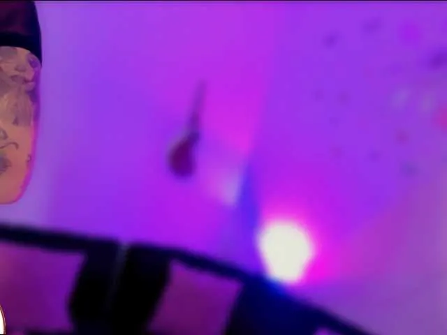 Live sex webcam photo for sexy-maria-222 #291499528