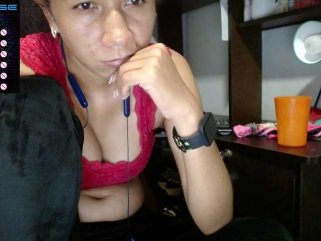 Live sex webcam photo for sexya-1 #275651015