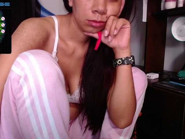 Live sex webcam photo for sexya-1 #275690426