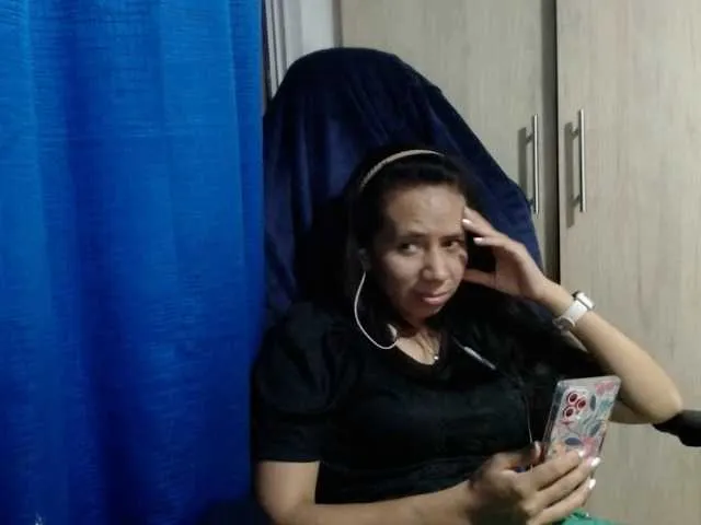 Live sex webcam photo for sexya-1 #291970121