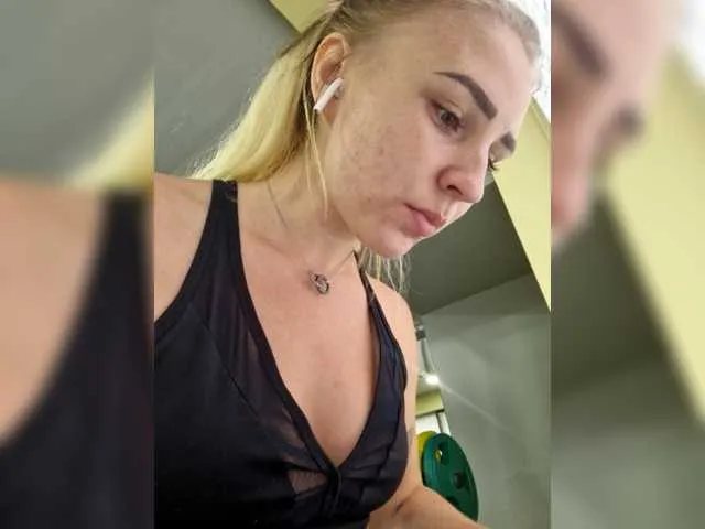 Live sex webcam photo for sexyangel2348 #274709262