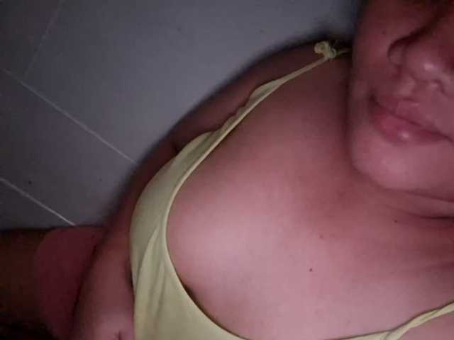 Live sex webcam photo for sexyasian27 #292141355