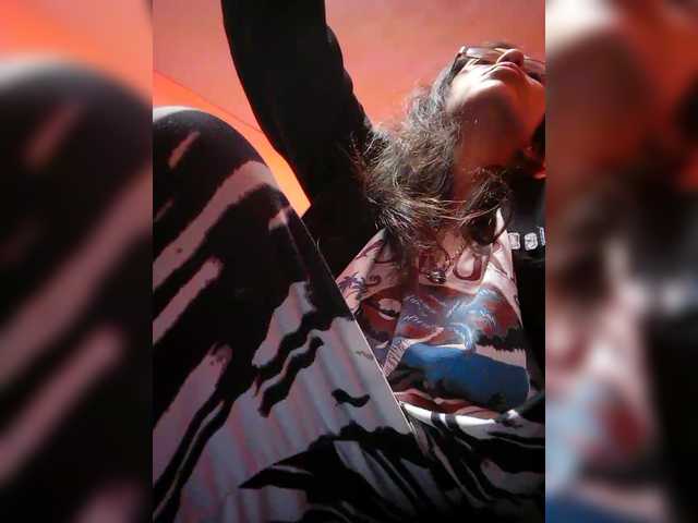 Live sex webcam photo for sexybadbitch #290369264