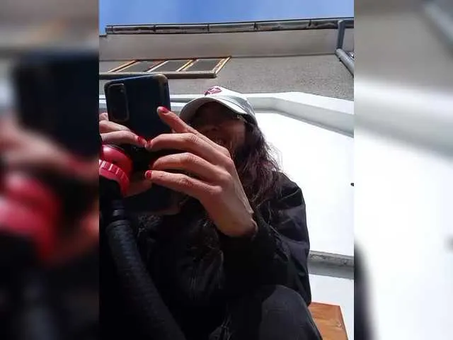 Live sex webcam photo for sexybadbitch #290541768