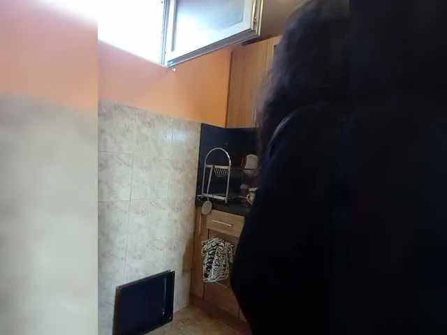 Live sex webcam photo for sexybadbitch #290750207