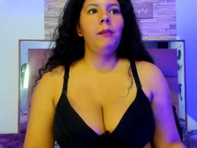 Live sex webcam photo for sexyboom231 #277859900