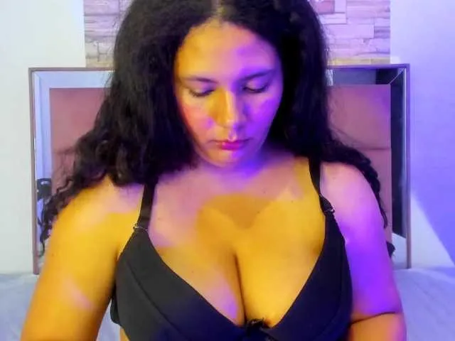 Live sex webcam photo for sexyboom231 #278045880