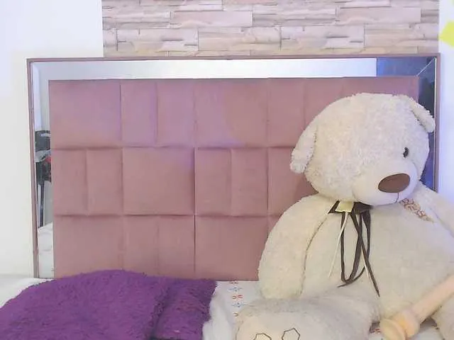 Live sex webcam photo for sexyboom231 #288856965