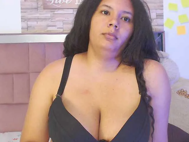 Live sex webcam photo for sexyboom231 #288967841