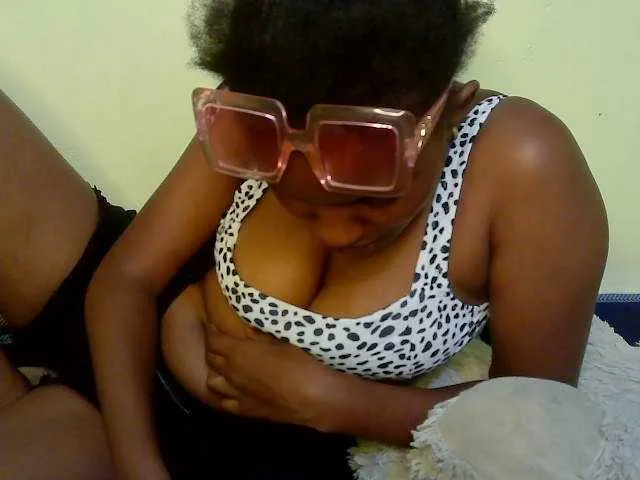 Live sex webcam photo for sexybounty2 #292668519