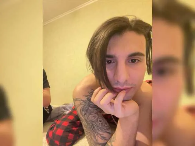 Live sex webcam photo for sexyboy281 #277210646