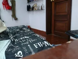 Live sex webcam photo for sexybushx #146503672