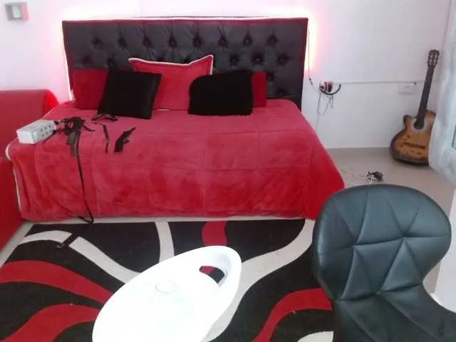 Live sex webcam photo for sexychanell-1 #274514039