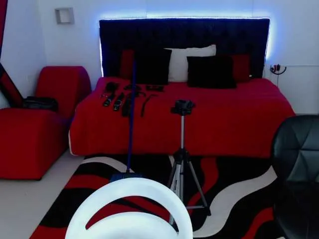 Live sex webcam photo for sexychanell-1 #274559298