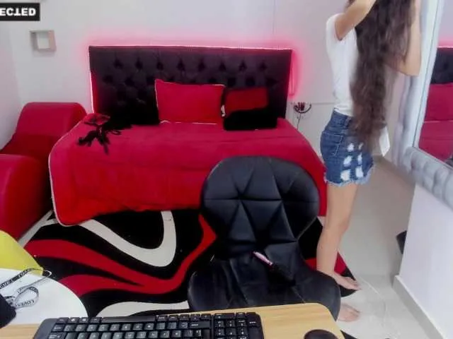 Live sex webcam photo for sexychanell-1 #275153910