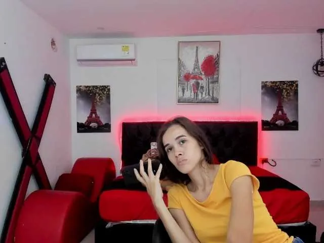 Live sex webcam photo for sexychanell-1 #275554874