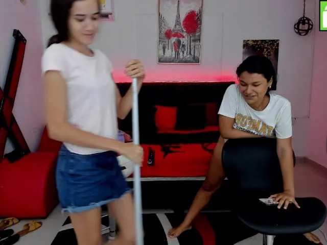 Live sex webcam photo for sexychanell-1 #275644079
