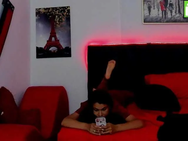 Live sex webcam photo for sexychanell-1 #275685252