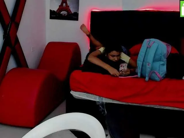 Live sex webcam photo for sexychanell-1 #275810771