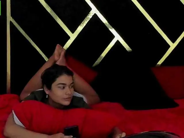 Live sex webcam photo for sexychanell-1 #277485356