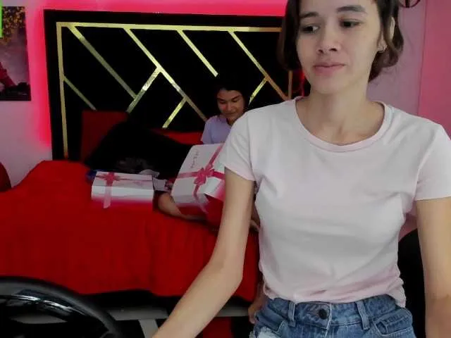 Live sex webcam photo for sexychanell-1 #277490125