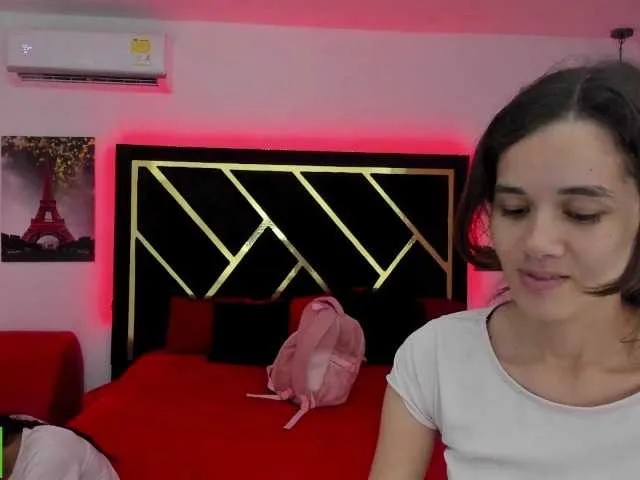 Live sex webcam photo for sexychanell-1 #277590456