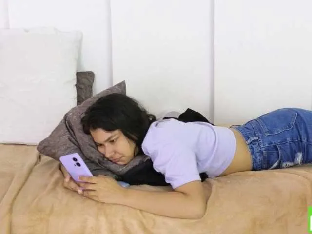 Live sex webcam photo for sexychanell-1 #292330929