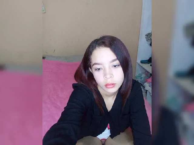 Live sex webcam photo for Sexycouple27 #273138213