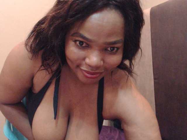 Live sex webcam photo for sexyeboncurvy #271727601