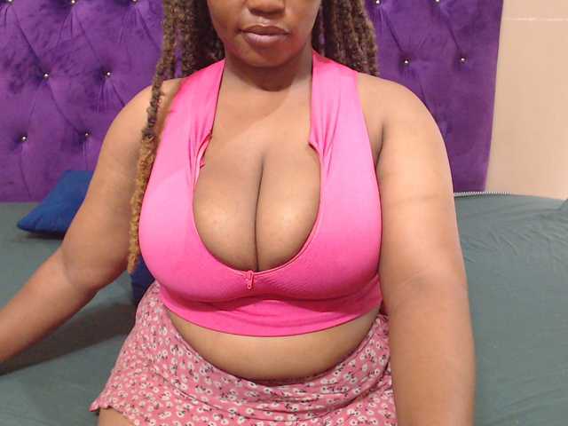 Live sex webcam photo for sexyeboncurvy #290273401