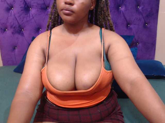 Live sex webcam photo for sexyeboncurvy #290285222