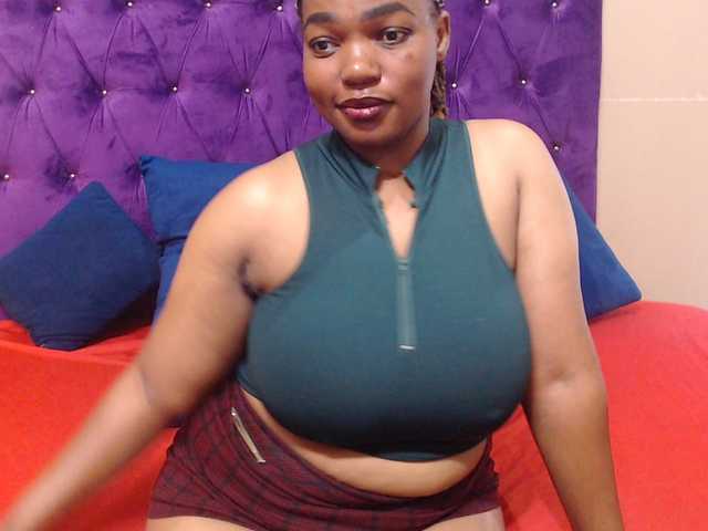 Live sex webcam photo for sexyeboncurvy #290339001