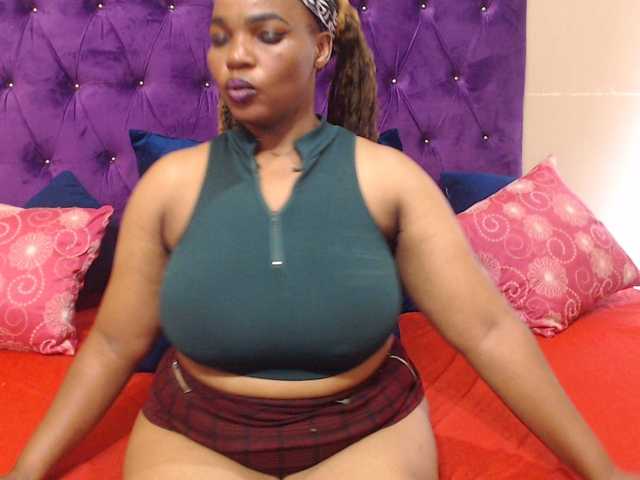 Live sex webcam photo for sexyeboncurvy #290340337