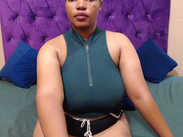 Live sex webcam photo for sexyeboncurvy #290352111