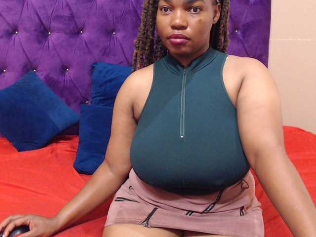 Live sex webcam photo for sexyeboncurvy #290367768