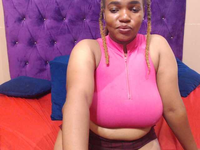 Live sex webcam photo for sexyeboncurvy #290393342