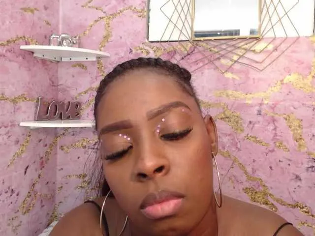 Live sex webcam photo for sexyebonnyhot #277314559