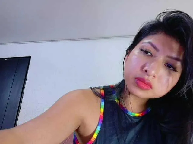 Live sex webcam photo for sexyhellen69 #290478383