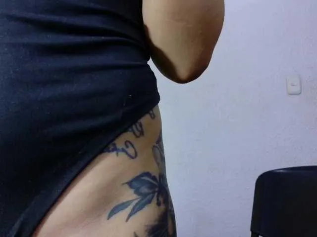 Live sex webcam photo for sexyhellen69 #291712545