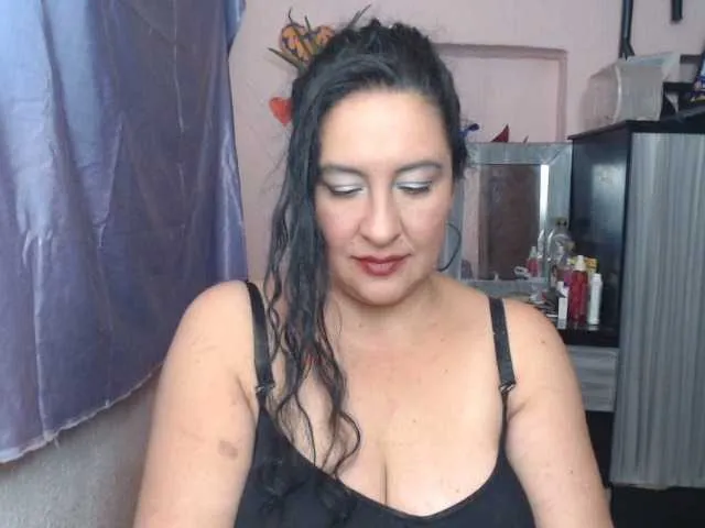 Live sex webcam photo for sexyhotlatine #275751124