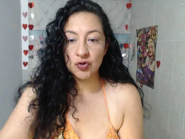 Live sex webcam photo for sexyhotlatine #290450411