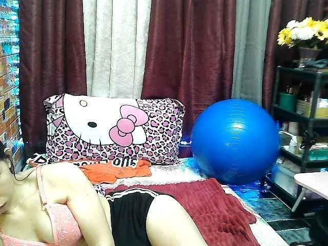 Live sex webcam photo for sexymae1 #275723904