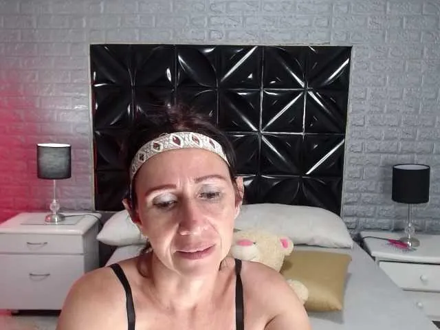 Live sex webcam photo for sexymature69x #276118681