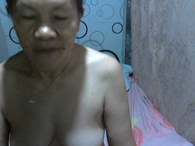 Live sex webcam photo for sexymom29 #275538573