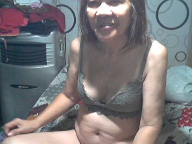 Live sex webcam photo for sexymom29 #290713948