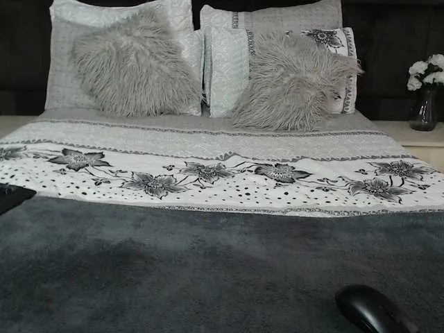 Live sex webcam photo for sexyrose30 #291198382