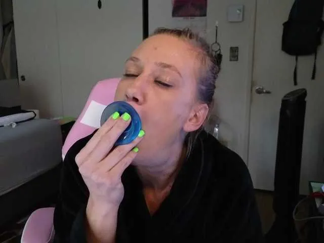 Live sex webcam photo for sexyscienceteacher90 #277714590