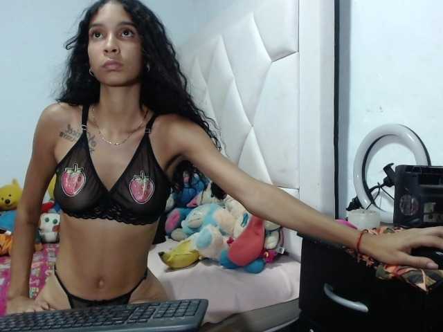 Live sex webcam photo for sexyslimcatt #276222110